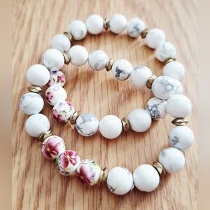 VTG Boho White Howlite Style Bead Bracelet Set - Floral Porcelain Accents - 2pc